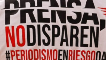 Sujetos con ‘ropa táctica’ amenazan y atracan a reportero en Guerrero