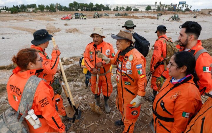 Topos Aztecas mexicanos buscan a desaparecidos por la DANA en España Topos Aztecas mexicanos buscan a desaparecidos por la DANA en España