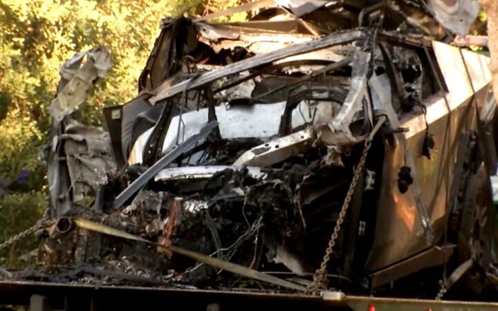 Videos | Se estrella y se incendia Cybertruck en California; 3 muertos Videos | Se estrella y se incendia Cybertruck en California; 3 muertos