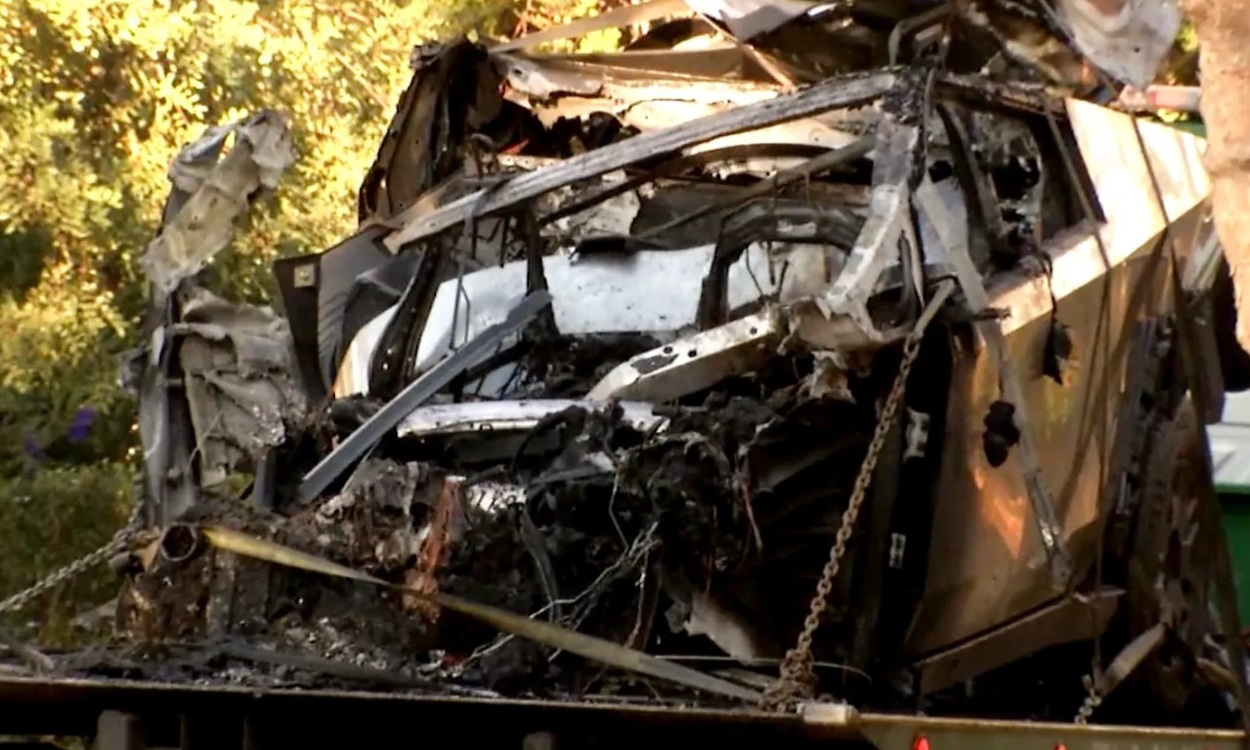 Video | A cybertruck crashes and burns in California; 3 dead