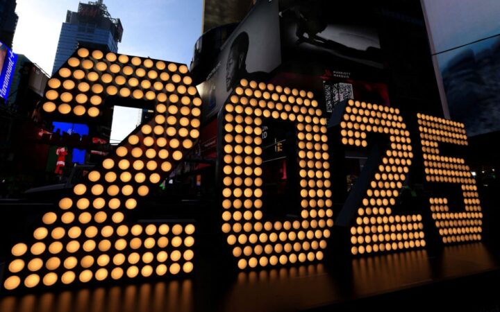 El '2025' llega a Nueva York para celebrar el Año Nuevo en Times Square | Galería
