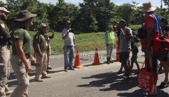 Acusan bloqueo de autoridades mexicanas a caravana migrante