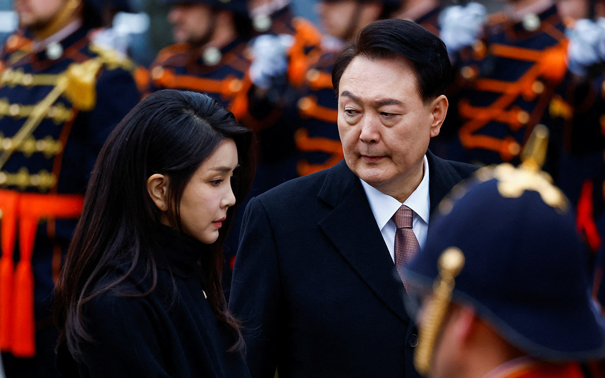 South Korea | The chaos of an unpopular president, his wife and a DIOR bag