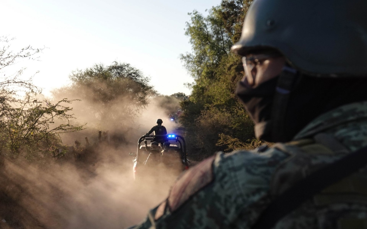 Elementos de la Guardia Nacional en conjunto con Ejército Mexicano inacutaron un narcolaboratorio en el poblado de Andocutin, límites entre los estados de Guanajuato y Michoacán, tras enfrentarse con grupos criminales. (FOTO: GALO CAÑAS/CURTOSCURO.COM)