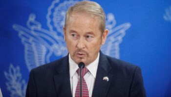 Trump nomina a Ron Johnson como embajador en México