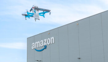 Amazon realizó con éxito su primera prueba de reparto con drones en Italia