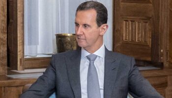 Rusia asegura que Al Assad abandonó Siria tras negociar con los rebeldes