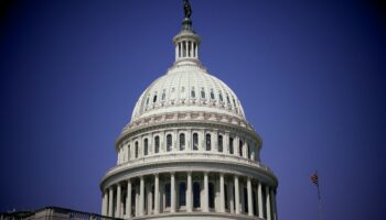 Cámara Baja de EU evita cierre de gobierno tras exigencias de Trump