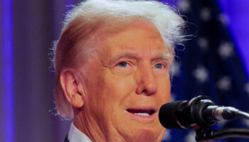 Trump insiste en imponer aranceles; “si subsidiamos a México, que se convierta en un estado de EU”