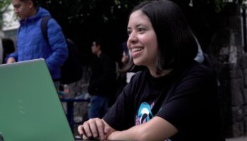 Estudiante de la UNAM termina licenciatura a los 18 años