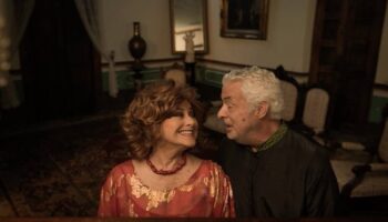 ‘El águila y el gusano’: Guita Shyfter se retira del cine con una sátira sobre la política mexicana