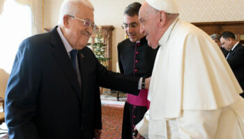 Recibe El Papa a Mahmud Abbas y reitera solución de dos Estados | Video