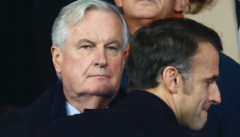 Izquierda y ultraderecha tumban a primer ministro; Macron dará mensaje a la nación