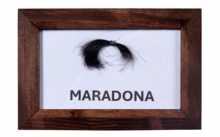 ¿Cuánto te costaría tener un mechón de pelo de Maradona o la camiseta de Ronaldo? ¿Cuánto te costaría tener un mechón de pelo de Maradona o la camiseta de Ronaldo?