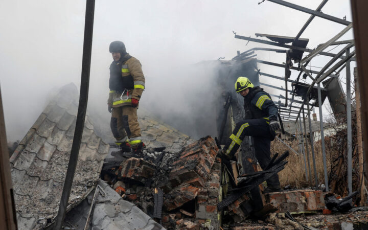 Biden reafirma su apoyo al envío de armas a Ucrania tras el ataque ruso de Navidad Biden reafirma su apoyo al envío de armas a Ucrania tras el ataque ruso de Navidad