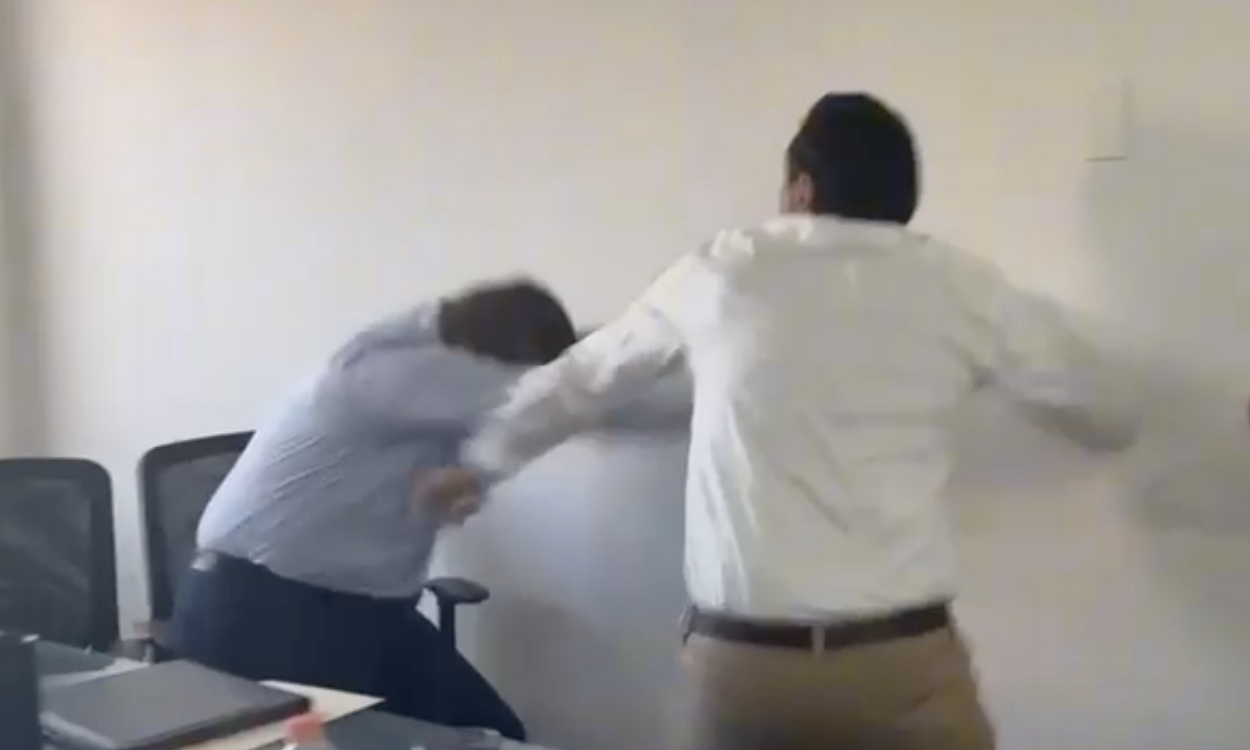 Video | Político del PVEM golpea a diputado en el Congreso de Chiapas