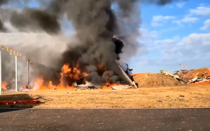 Video | Momento exacto en que avión se estrella en aeropuerto de Corea del Sur; 85 muertos Video | Momento exacto en que avión se estrella en aeropuerto de Corea del Sur; 85 muertos