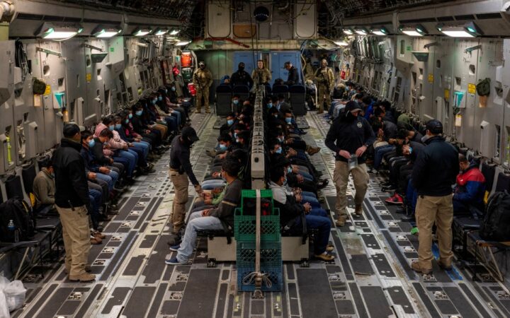 Ley de Guerra | Corte Suprema de EU paraliza temporalmente deportación de inmigrantes venezolanos