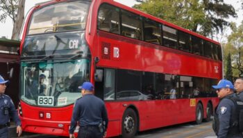 Muere adulta mayor tras caer de escaleras en el Metrobús | CDMX