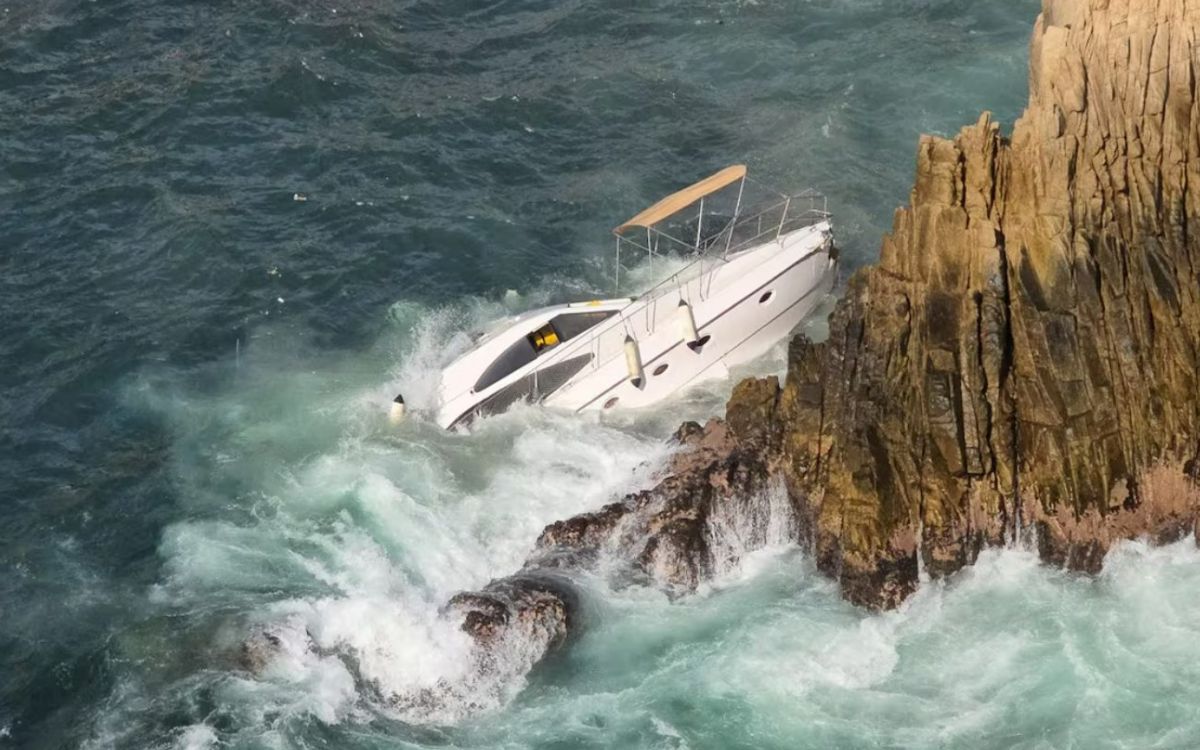 Se hunde yate en 'La Quebrada' de Acapulco: periodista | Video