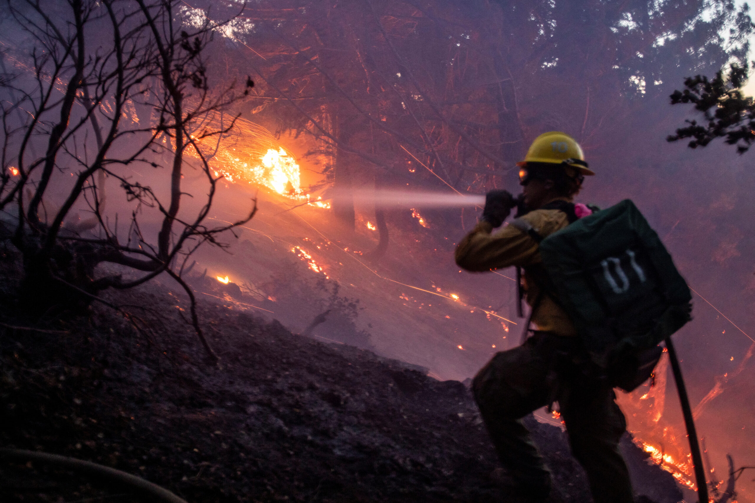 Ben Affleck regresa a su mansión tras escapar de los incendios en Los ...