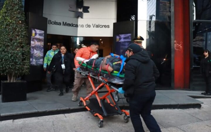 Cae del techo de la Bolsa de Valores un trabajador de limpieza y sufre lesiones graves Cae del techo de la Bolsa de Valores un trabajador de limpieza y sufre lesiones graves