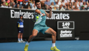 Abierto de Australia: Avanza Carlos Alcaraz 'caminando' a tercer ronda | Video