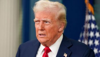 Trump culpa a gobiernos de Obama y Biden por accidente aéreo en Washington