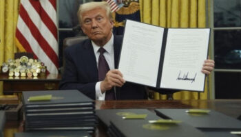 Trump prohíbe procedimientos para reasignación de sexo en menores de 19 años | Video