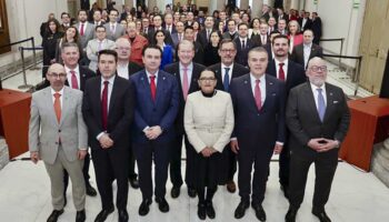 Empresarios se comprometen a emplear a miles de migrantes deportados por EU