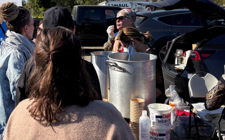 Con tacos y juguetes, habitantes de Los Ángeles apoyan a vecinos tras los incendios Con tacos y juguetes, habitantes de Los Ángeles apoyan a vecinos tras los incendios