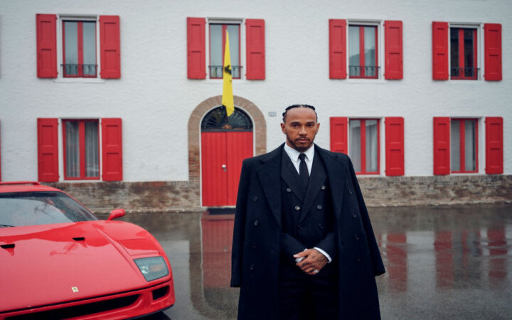 Lewis Hamilton inicia una 'nueva era' con Ferrari en Maranello | Video Lewis Hamilton inicia una 'nueva era' con Ferrari en Maranello | Video