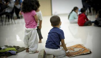 Trump firma orden ejecutiva que busca negar la ciudadanía a hijos de inmigrantes indocumentados