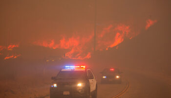 Un nuevo incendio forestal cerca de Los Ángeles obliga a evacuaciones