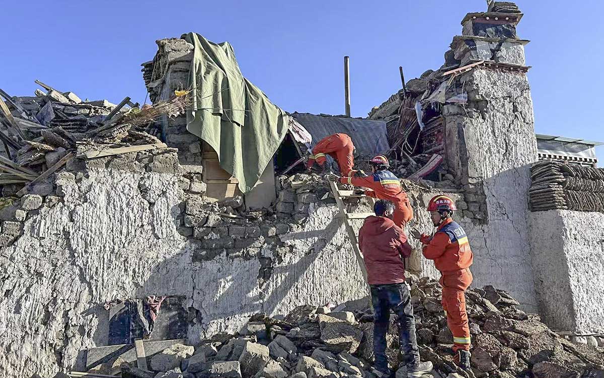 Al menos 95 muertos tras sismo de magnitud 6.8 en el Tíbet Al menos 95 muertos tras sismo de magnitud 6.8 en el Tíbet