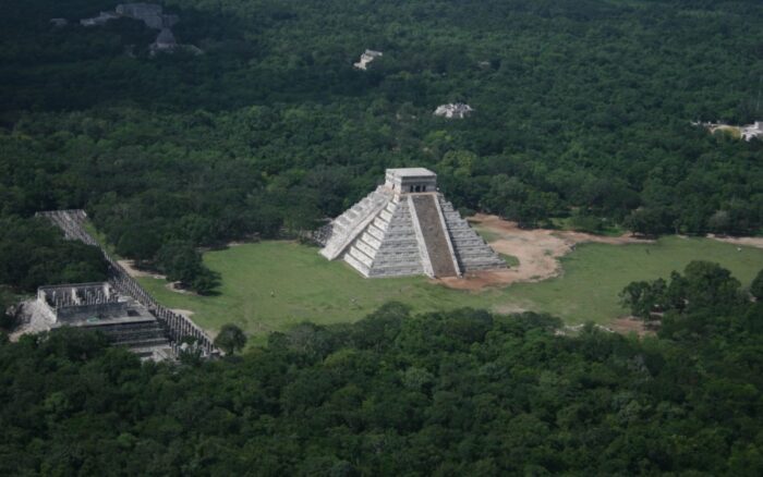 Descubren en Chichén Itzá asentamiento llamado 'Castillo viejo' | Aristegui  Noticias