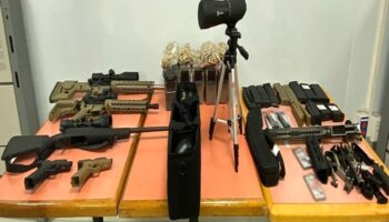 Detienen a estadounidense que intentó ingresar armas de alto calibre por frontera con México