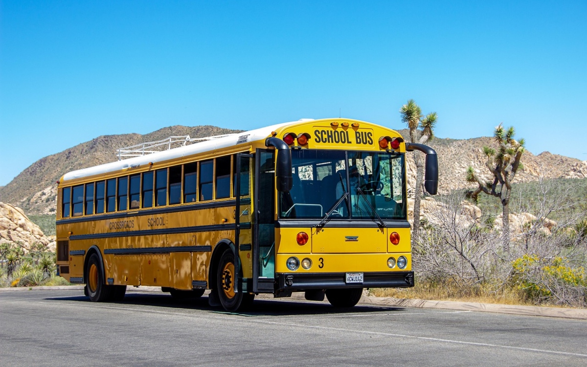 Policías tienen permiso de interrogar estudiantes en autobuses escolares de Texas