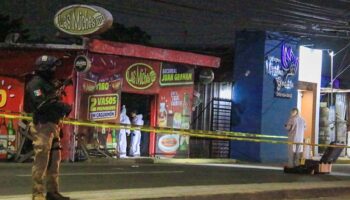 Ataque armado a 'chelería' de Villahermosa deja cuatro muertos; incendian el local