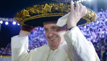 Sheinbaum critica que hay gente 'en contra' del papa por su visión 'muy progresista'