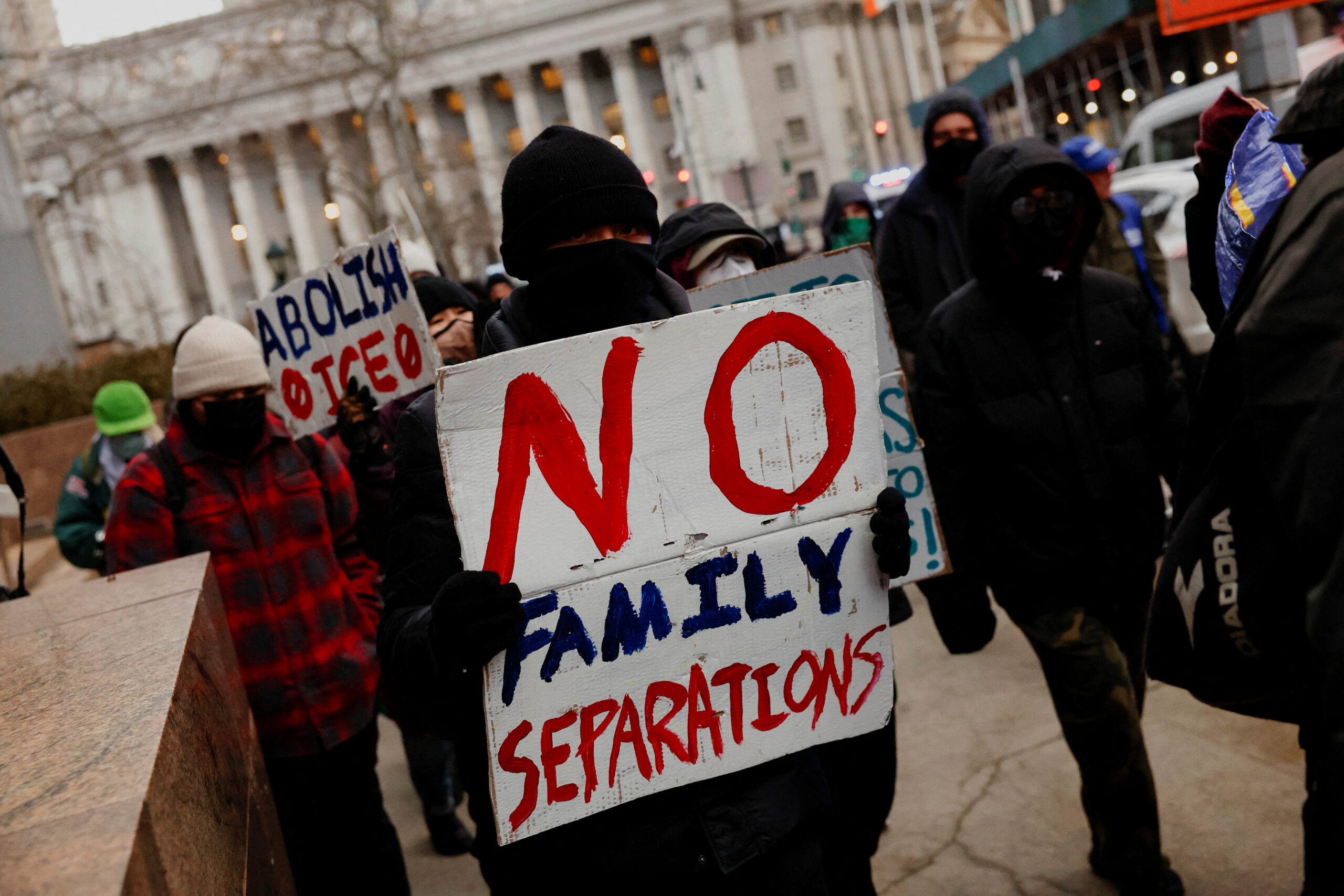 Demandan en Nueva York a Trump por negar ciudadanía a hijos de  indocumentados | Aristegui Noticias