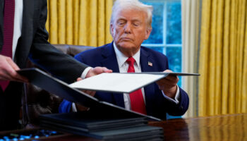 Trump provoca un incendio y se ofrece como bombero: David Saucedo