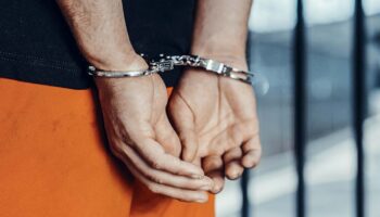 Mexicanos deportados denuncian que Estados Unidos los maltrató y mantuvo esposados