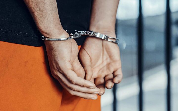 Mexicanos deportados denuncian que Estados Unidos los maltrató y mantuvo esposados Mexicanos deportados denuncian que Estados Unidos los maltrató y mantuvo esposados