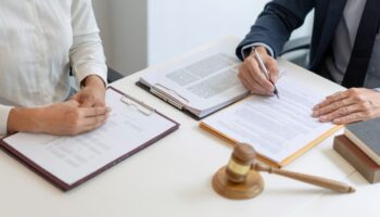 Durante sexenio de AMLO se documentaron 158 casos de acoso judicial contra periodistas: Artículo 19 | Entérate