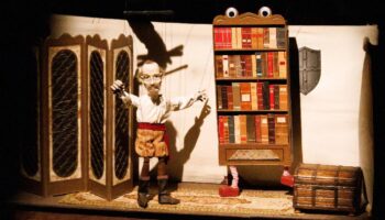 Con marionetas reviven a Don Quijote de la Mancha