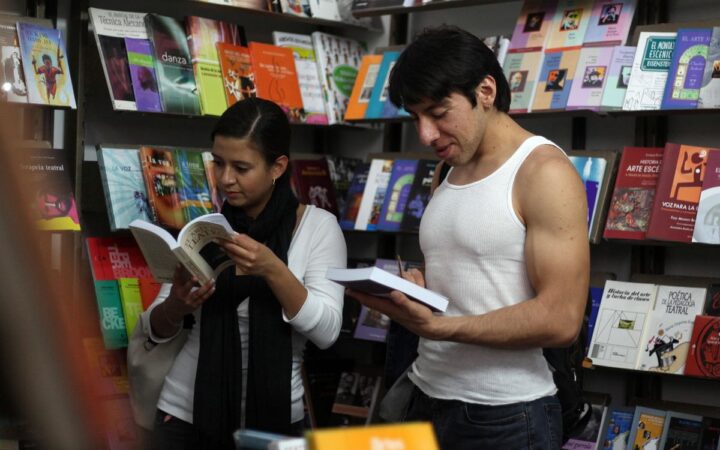 Población lectora en México se desplomó en una década: estudio