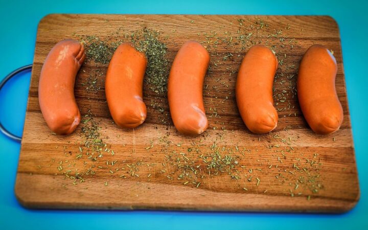 Salchichas ‘con pavo’ tienen pollo como ingrediente principal: El Poder del Consumidor