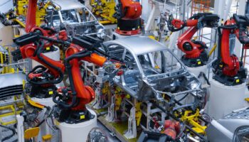 Aranceles del 25% afectarán a la industria automotriz en México: Guajardo | Video