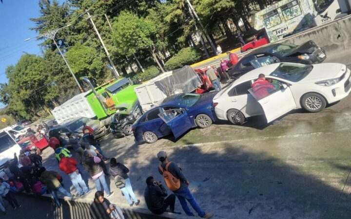Carambola en la México-Toluca | Al menos 19 lesionados y 10 vehículos involucrados
